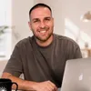 Ritratto di Matteo Zampieri, Content creator, esperto AI (@themattvision)